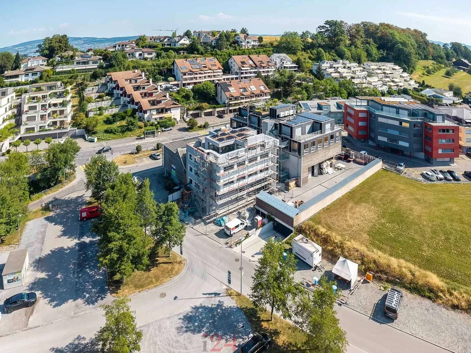Lichtdurchflutete Gewerbefläche im 1. OG - Innenausbau durch Mieter