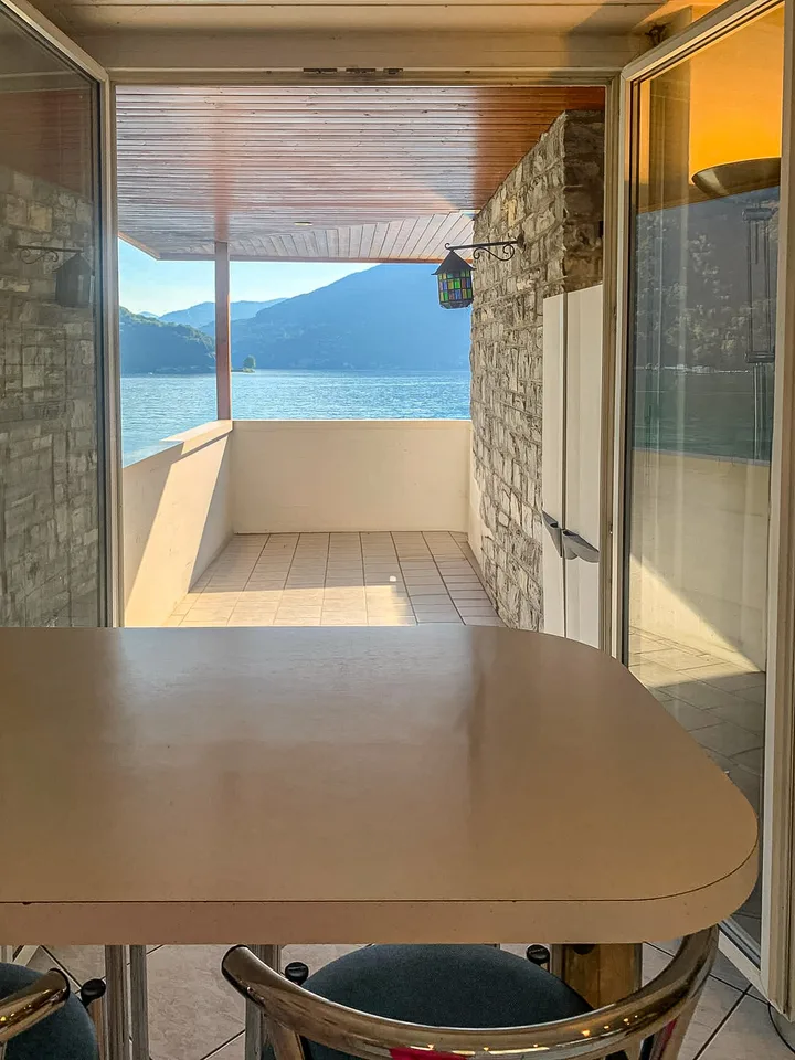 Villa direkt am See mit privaten Bootsliegeplätzen