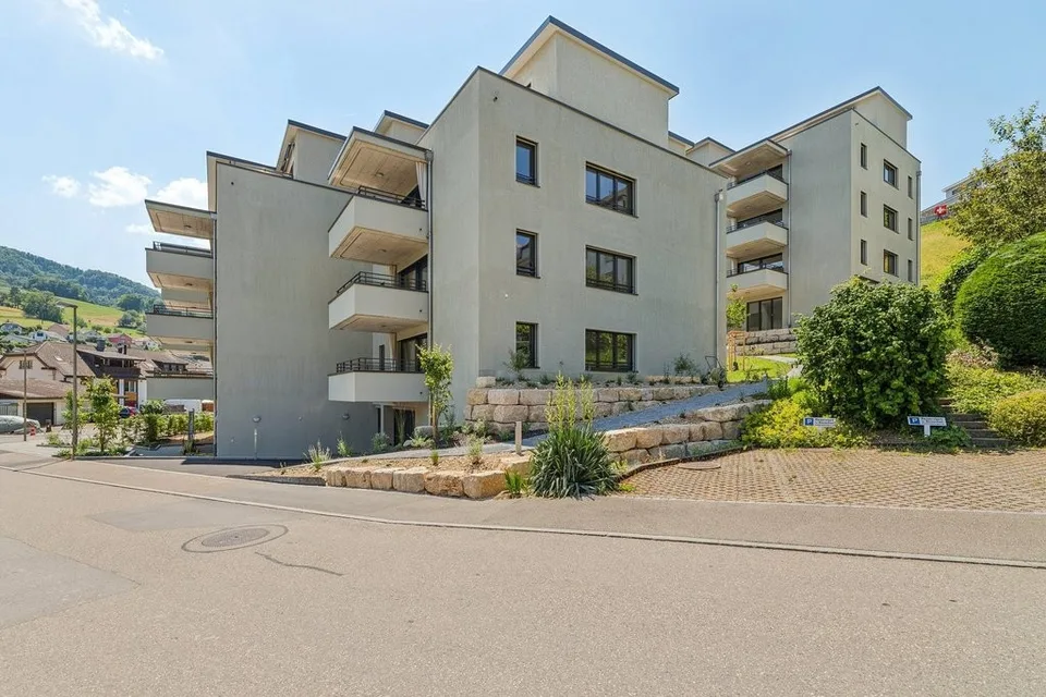 FIRST RENTAL - Living on Burghaldenweg with private laundry tower