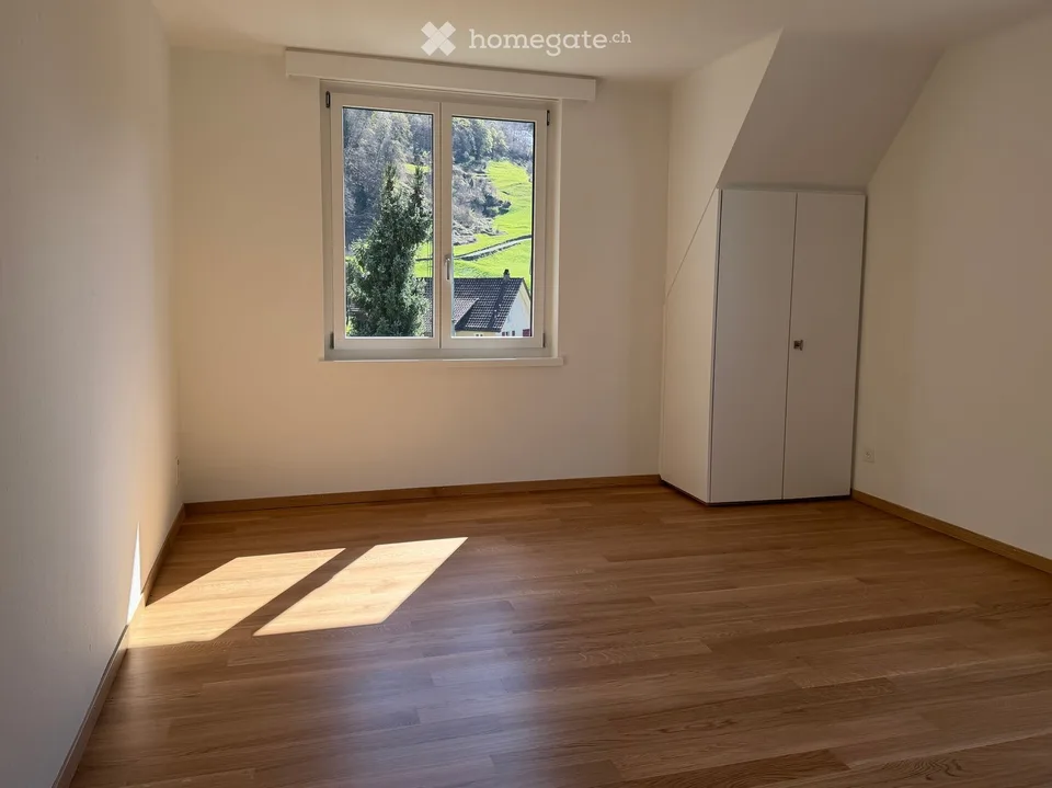 Charmante 4-Zimmer-Wohnung mit Bergpanorama in Amsteg