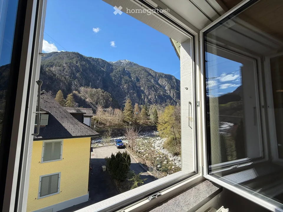 Charmante 4-Zimmer-Wohnung mit Bergpanorama in Amsteg