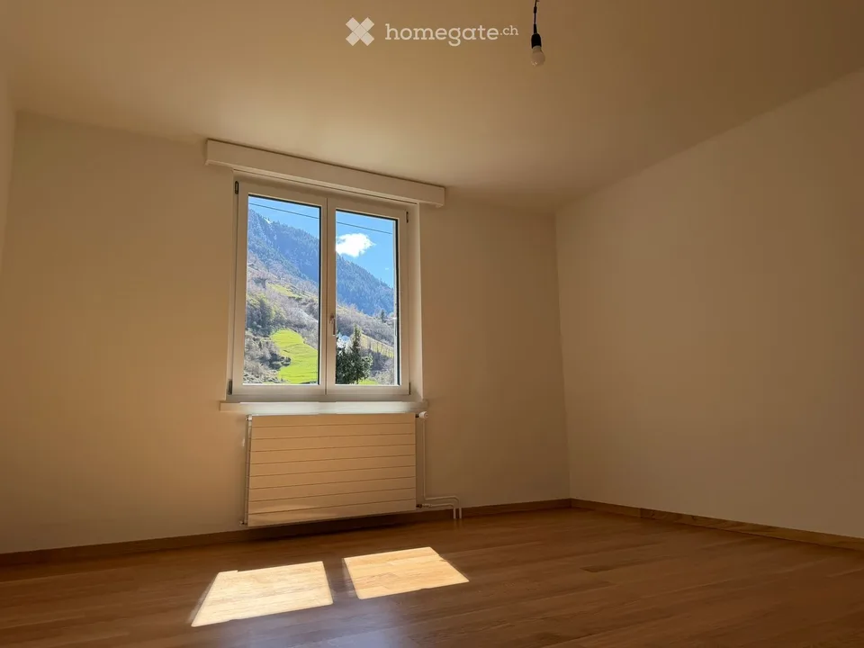 Charmante 4-Zimmer-Wohnung mit Bergpanorama in Amsteg