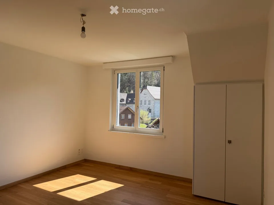 Charmante 4-Zimmer-Wohnung mit Bergpanorama in Amsteg