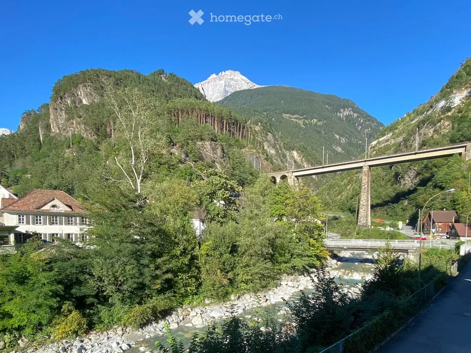 Charmante 4-Zimmer-Wohnung mit Bergpanorama in Amsteg