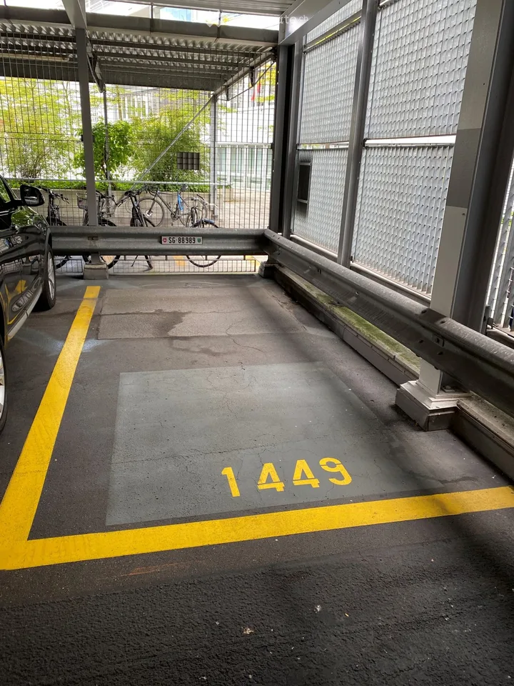 Gedeckte Parkplätze direkt am Bahnhof Luzern zu vermieten