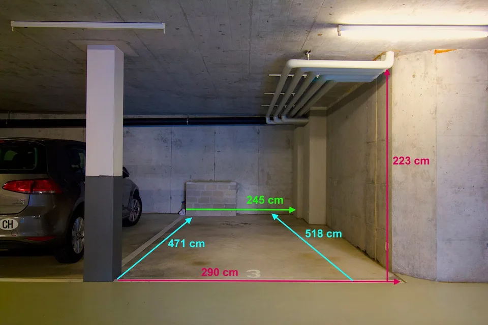 Parking dans le quartier de la gare FFS-Lugano, studio radio RSI, clinique Moncucco