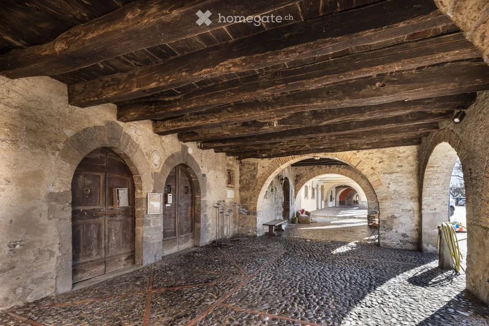Historic building with construction permit directly on Lake Lugano