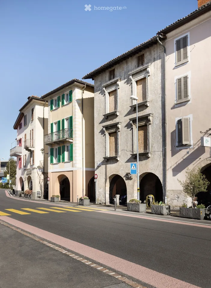 Edificio storico con licenza edilizia direttamente sul Lago di Lugano