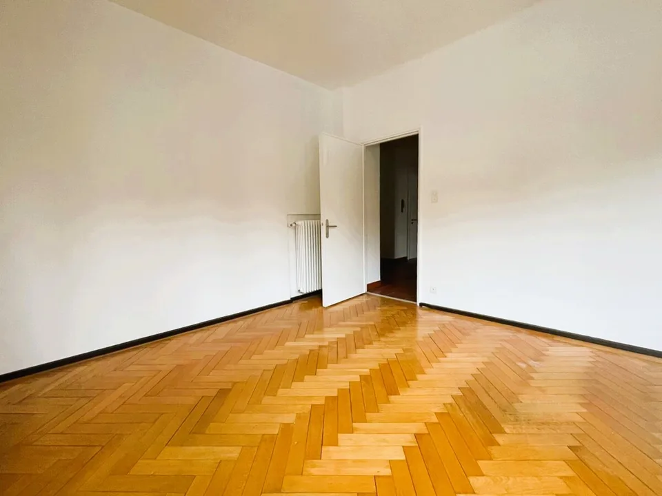 LUGANO GROßZÜGIGES 2.5-ZIMMER-WOHNUNG IN ZENTRALER LAGE