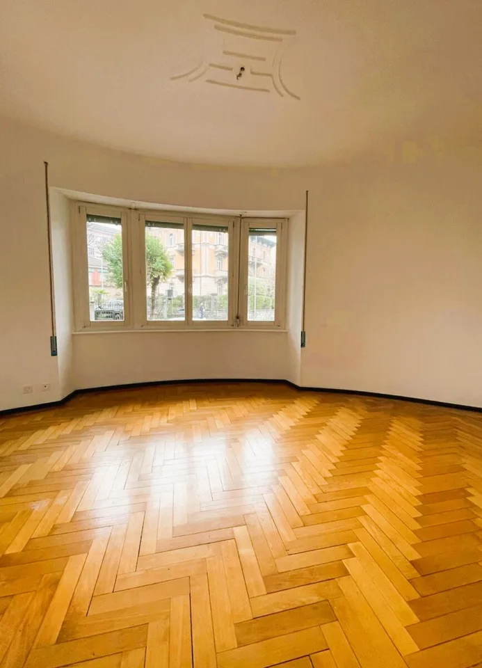 LUGANO GROßZÜGIGES 2.5-ZIMMER-WOHNUNG IN ZENTRALER LAGE