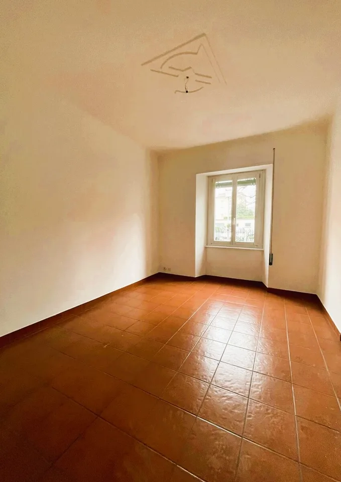 LUGANO GROßZÜGIGES 2.5-ZIMMER-WOHNUNG IN ZENTRALER LAGE