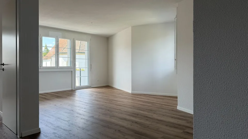 Sanierte 5- Zimmer-Maisonette- Wohnung mit Balkon in Bonstetten