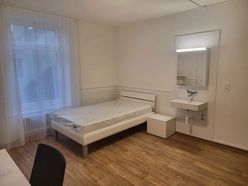 Grosses renoviertes möbliertes Zimmer Nähe Uni/ETH (12)
