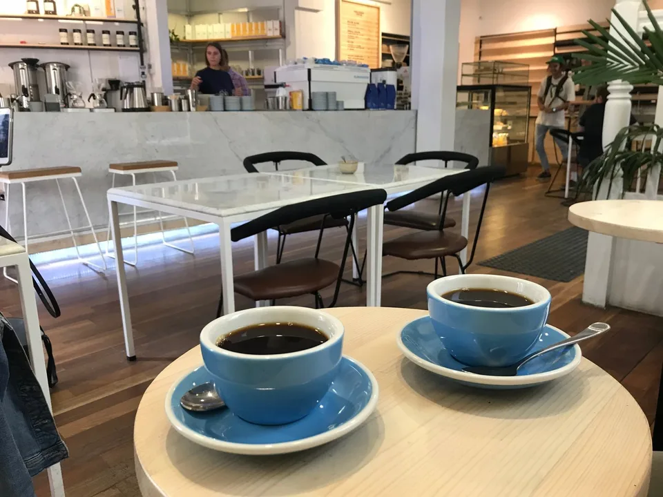 CAFÉ-BAR PETITE RESTAURATION IDÉALEMENT SITUÉ DANS LE QUARTIER DES CHARMILLES