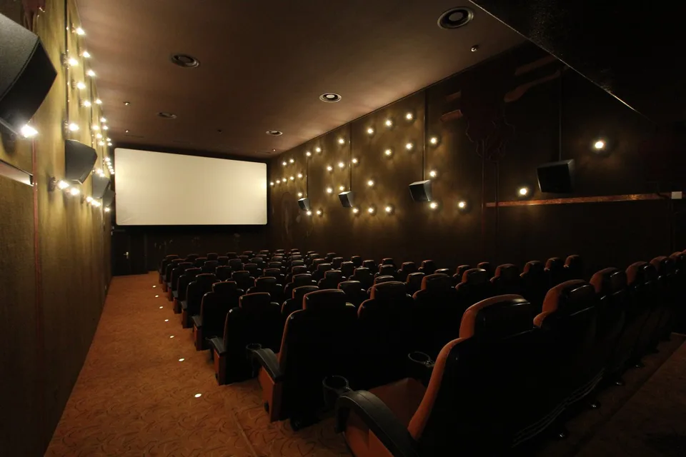 Ex gioiello di cinema con 772 m² pieni di possibilità nel centro di Coira