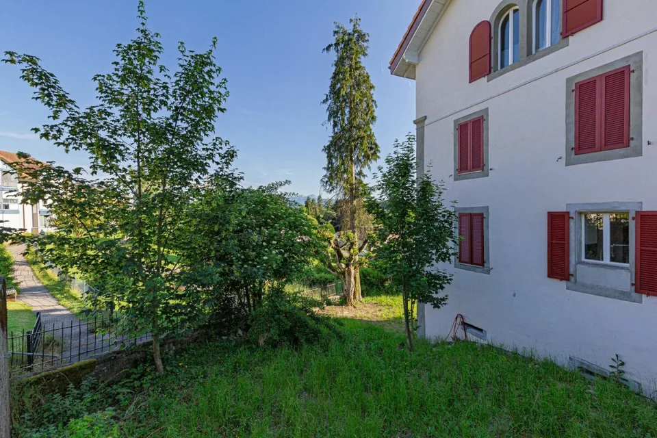 Einkommensimmobilie, 4 Apartments, 4 Parkplätze