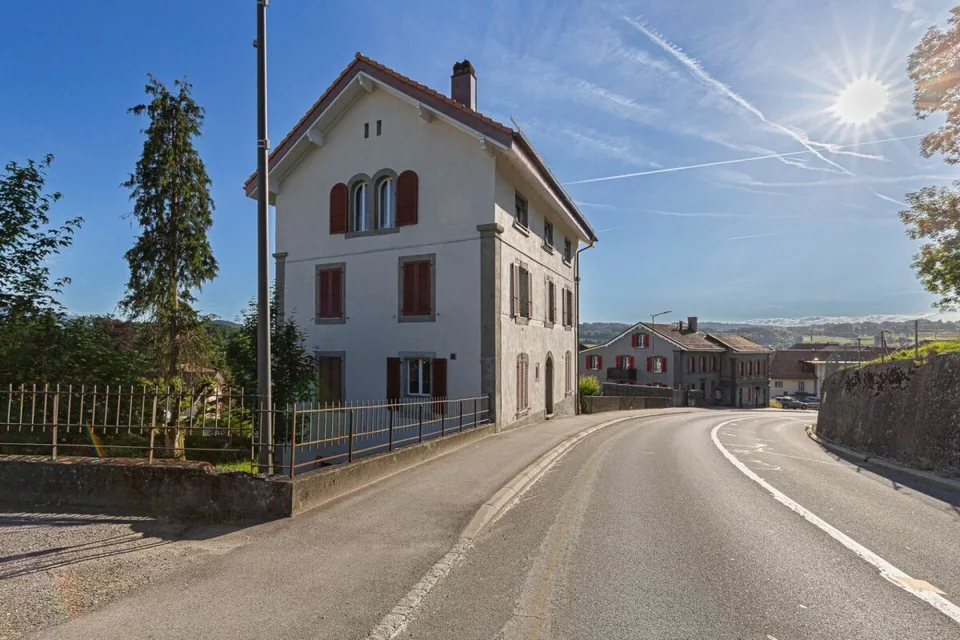 Mieteinbringendes Gebäude, 4 Apartments, 4 Parkplätze – Foto 9 von 11