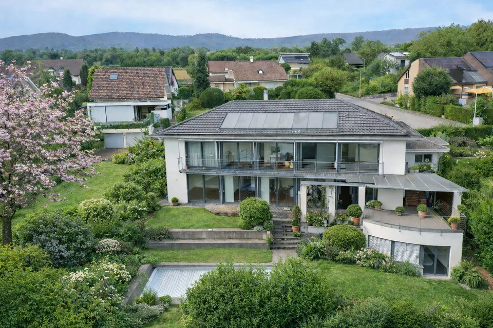 Grosszügiges Wohnanwesen mit Pool & exklusivem Ambiente in Bestlage