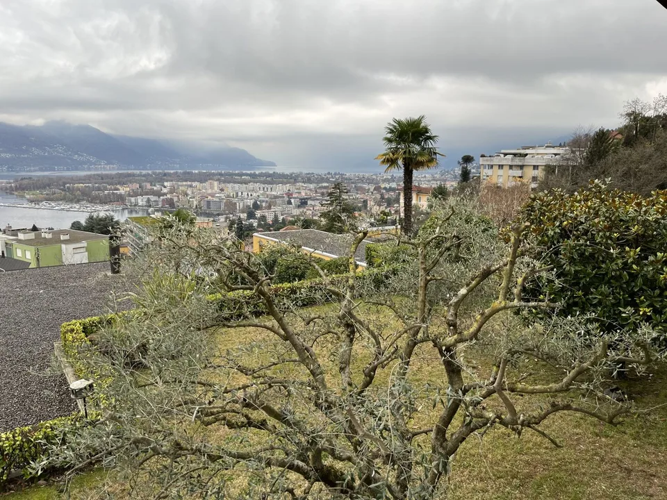 Esclusiva Villa con vista lago posteggi e vari confort. – Foto 6 von 19