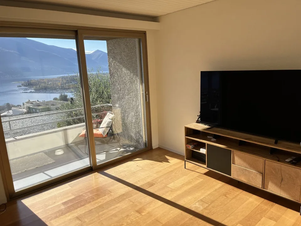 Esclusiva Villa con vista lago posteggi e vari confort. – Foto 11 von 19
