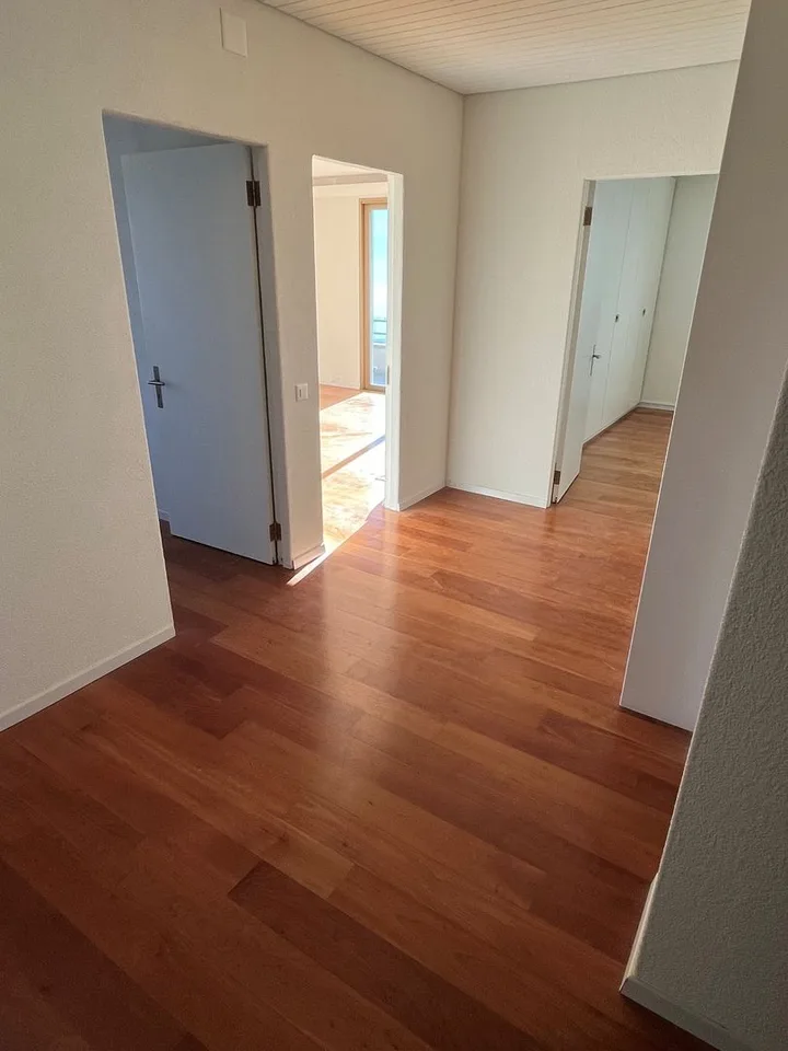 Esclusiva Villa con vista lago posteggi e vari confort. – Foto 15 von 19