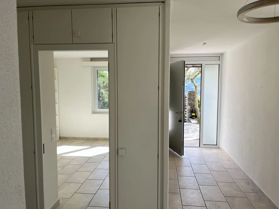 Esclusiva Villa con vista lago posteggi e vari confort. – Foto 16 von 19
