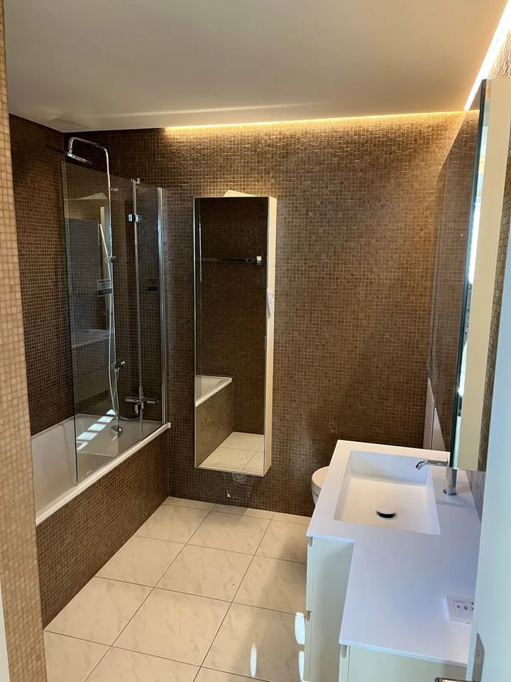 Esclusiva Villa con vista lago posteggi e vari confort. – Foto 8 von 19
