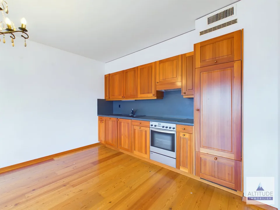 Incantevole appartamento di 2,5 locali a Crans-Montana con vista panoramica