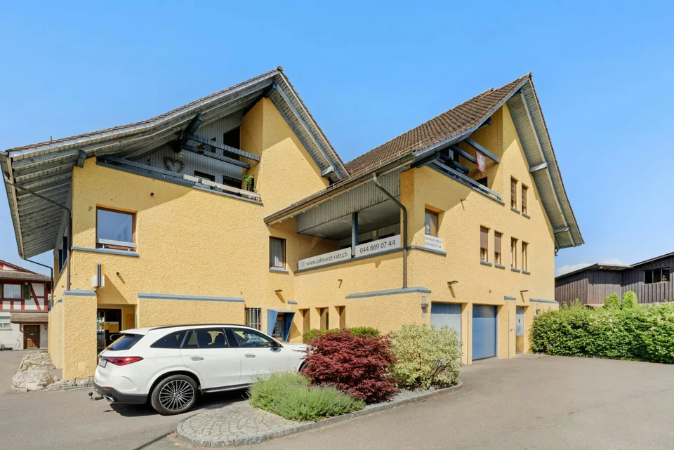 Il tuo investimento immobiliare: appartamenti in affitto/studi medici nel centro del villaggio di Rafz
