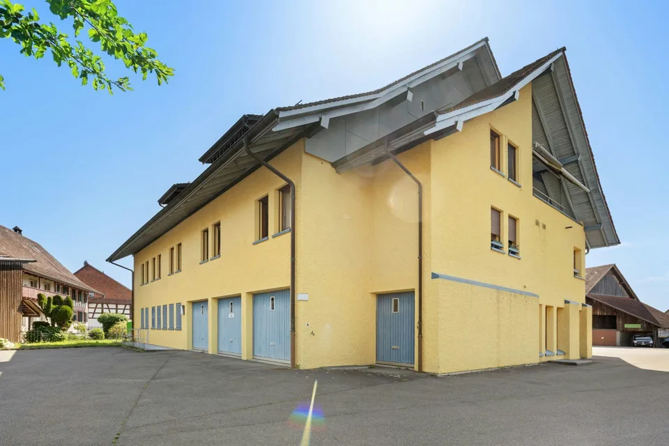 Il tuo investimento immobiliare: appartamenti in affitto/studi medici nel centro del villaggio di Rafz