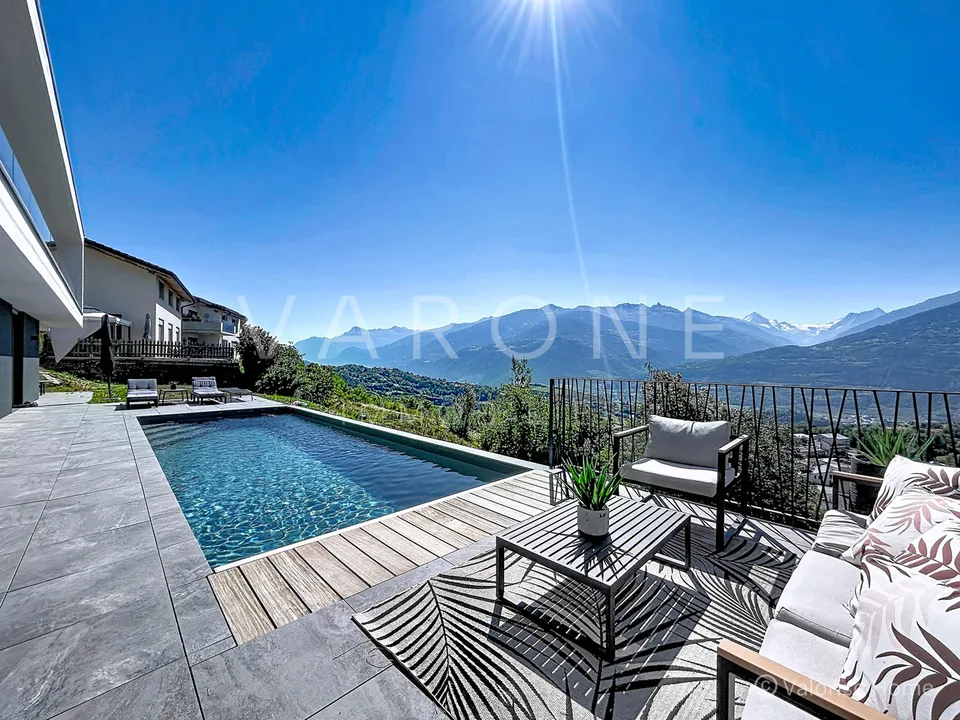 Villa contemporaine de 6,5 pièces avec piscine et vue panoramique
