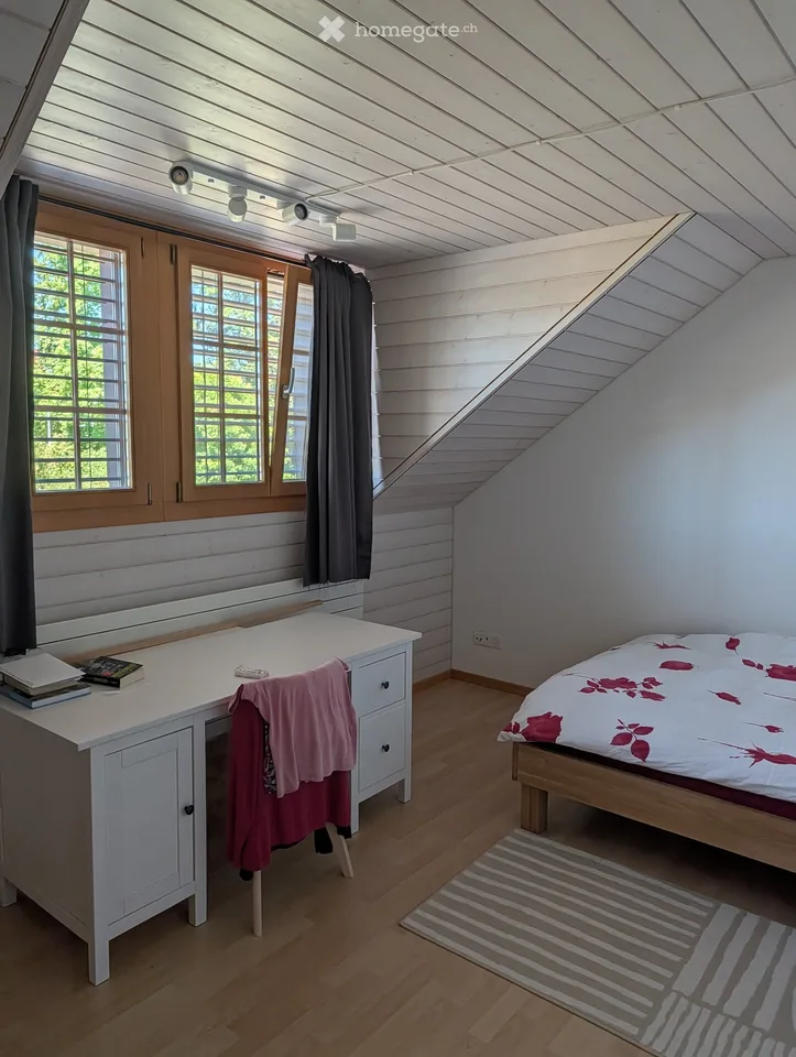 Gemütliche 3.5-Zimmer-Wohnung mit Balkon in Mönchaltorf