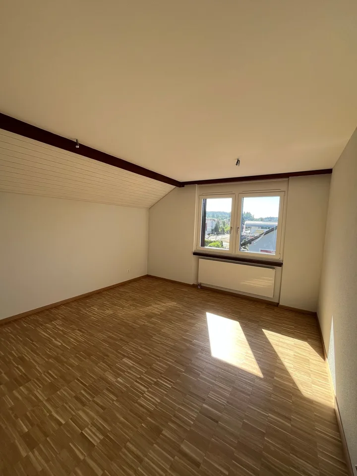 Charmante 4.5-Zimmer-Dachwohnung an der Alten Obfelderstrasse in Affoltern am Albis – Foto 11 von 12