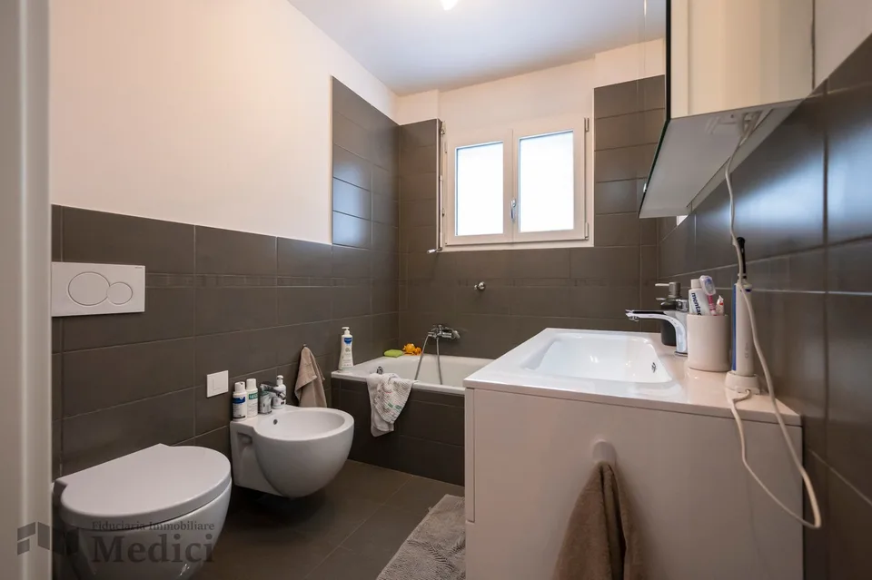 Modernes und elegantes 3.5-Zimmer-Wohnung in strategischer Lage – Foto 7 von 9