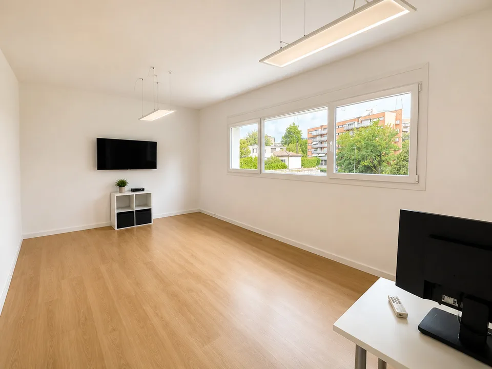 Stabiles Gewerbeobjekt auf 2 Ebenen, 890 m² und 10 Parkplätze
