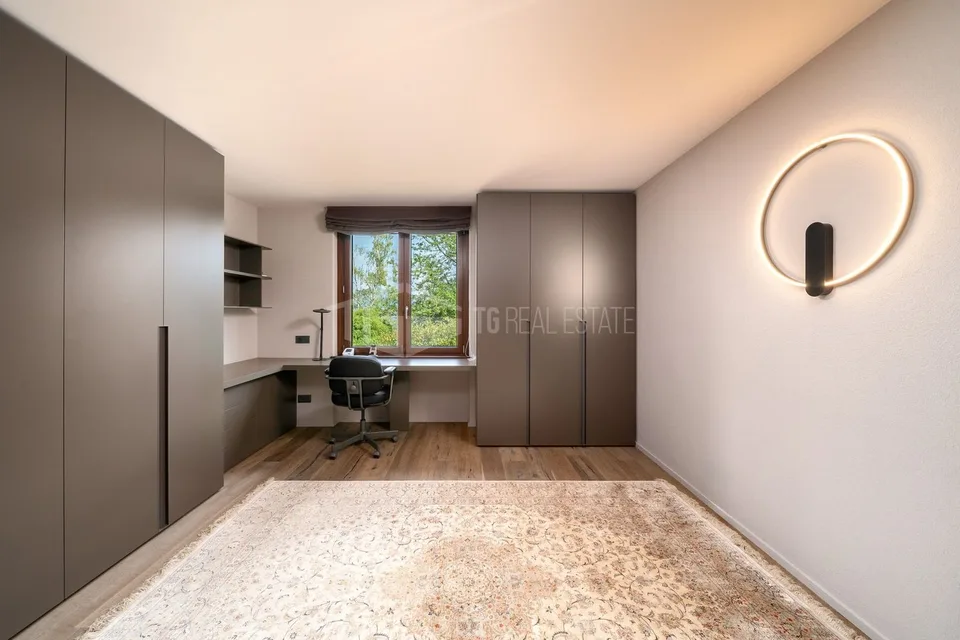 VILLA COMPLETAMENTE RISTRUTTURATA CON PARCO, PISCINA PANORAMICA E VISTA LAGO – foto 10 di 22