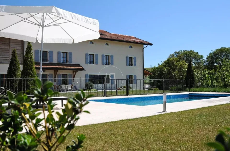 Elegante fattoria ristrutturata con piscina, Essertines-sur-Rolle