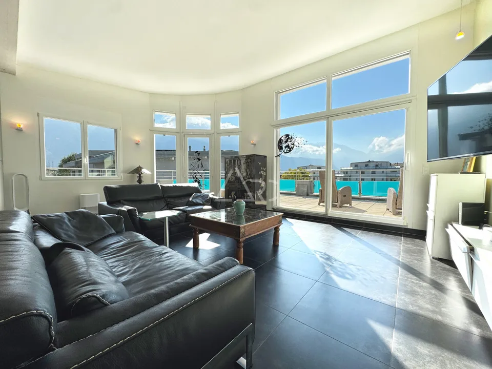 ATTIQUE AVEC VUE PANORAMIQUE AU COEUR DE FULLY