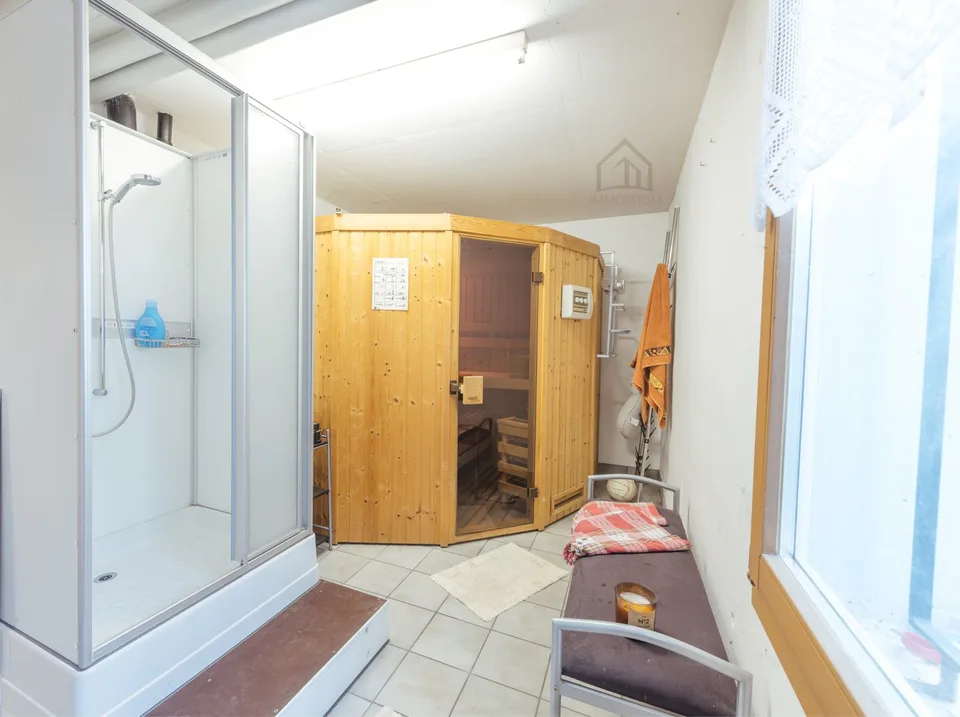 Traumhaftes Wohnen mit Pool, Wellness, Panoramasicht und Wald – Foto 15 von 21