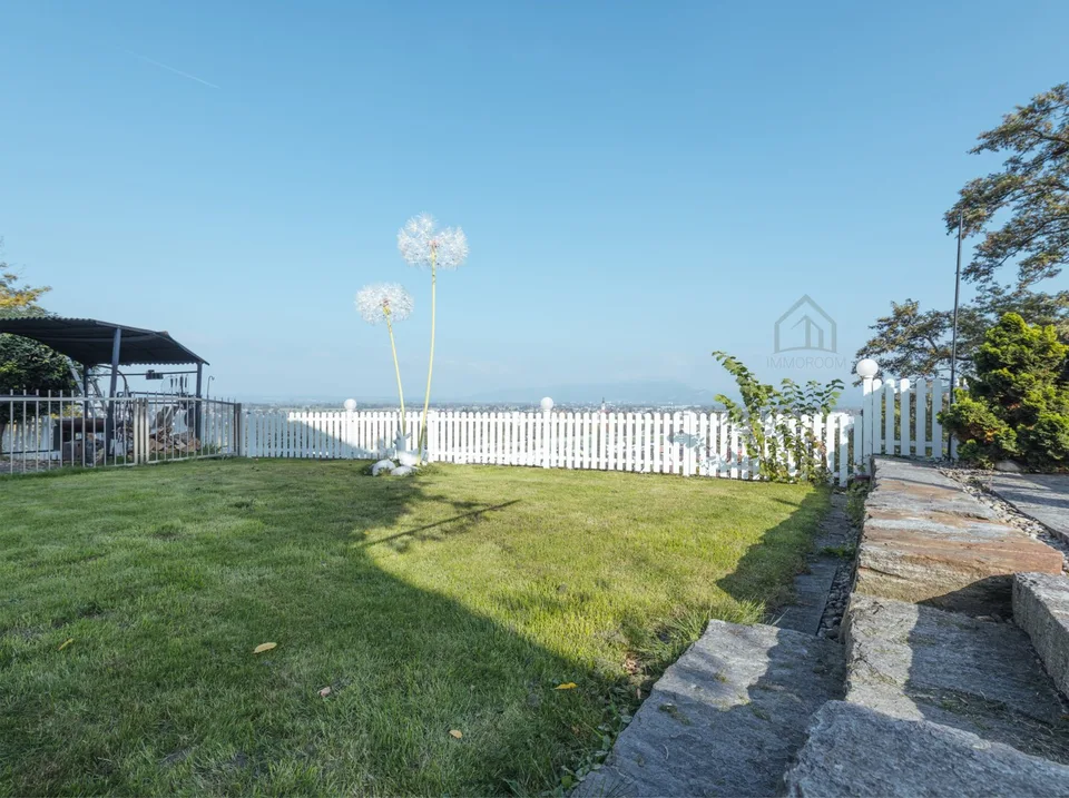Traumhaftes Wohnen mit Pool, Wellness, Panoramasicht und Wald – Foto 16 von 21