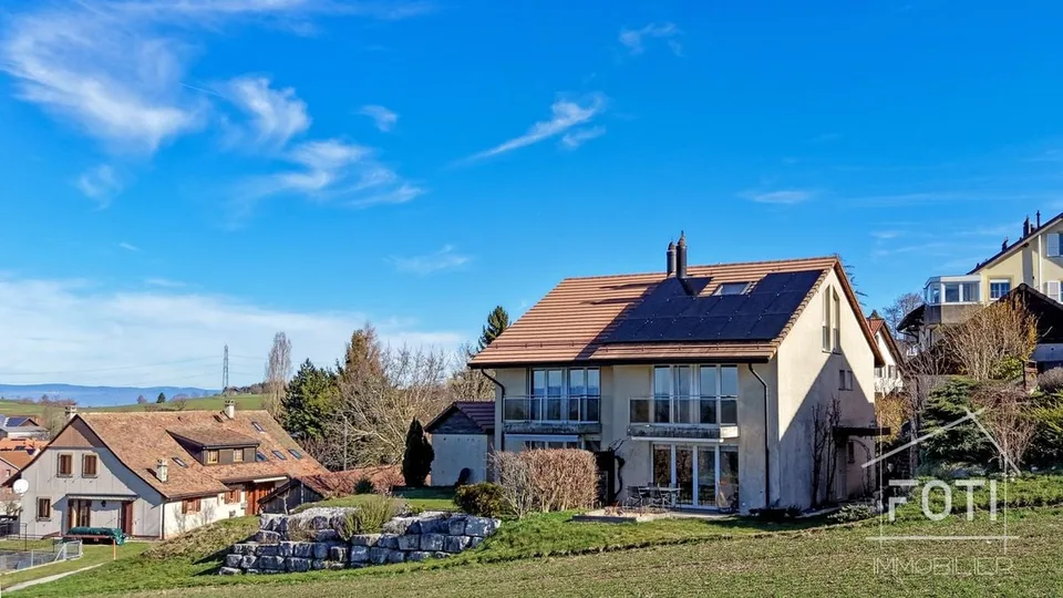 Maison jumelée de 6,5 pièces, avec belle vue panoramique.