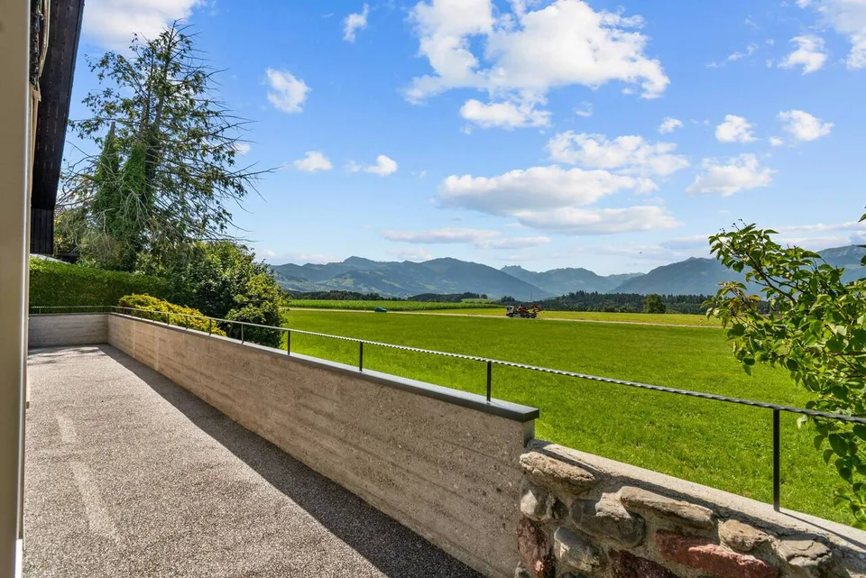 Ampia casa unifamiliare di 9 locali con vista panoramica