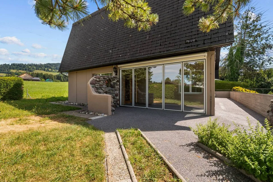 Ampia casa unifamiliare di 9 locali con vista panoramica