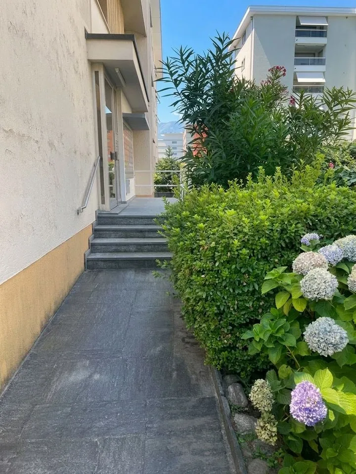 Monolocale con balcone a Minusio in vendita, 2° piano con ascensore
