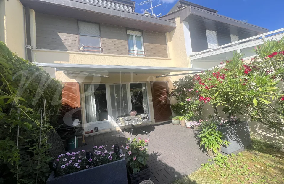 MOLTO RARO !! BELLA CASA DI 7 LOCALI DI 170 m2 ENV CON GIARDINO A SUD + PARCO PRIVATO DI 1500 m2 E CAMPO DA TENNIS!!