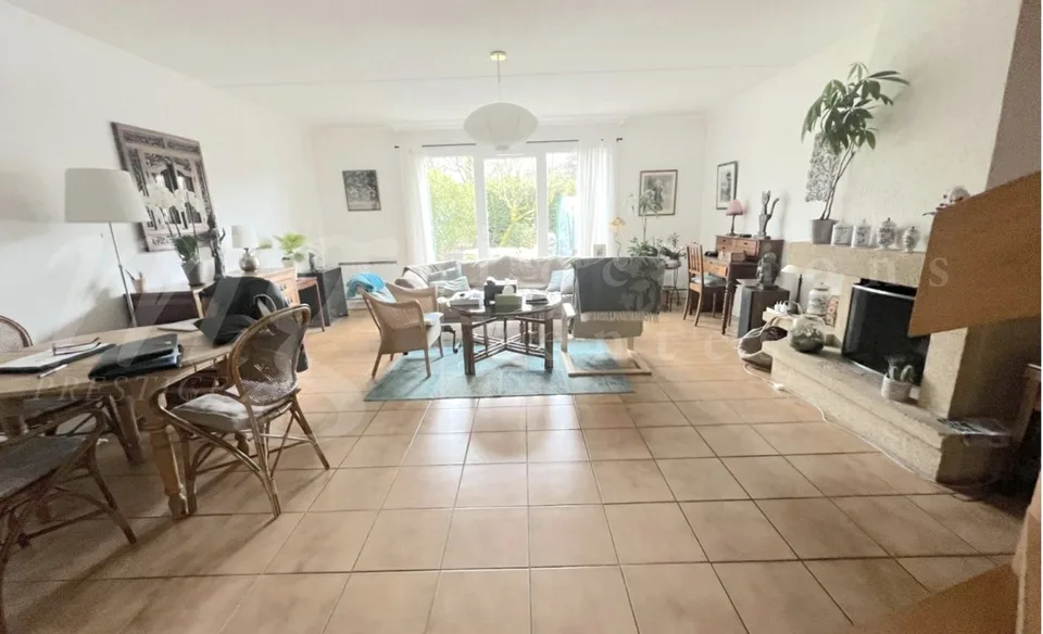 MOLTO RARO !! BELLA CASA DI 7 LOCALI DI 170 m2 ENV CON GIARDINO A SUD + PARCO PRIVATO DI 1500 m2 E CAMPO DA TENNIS!!
