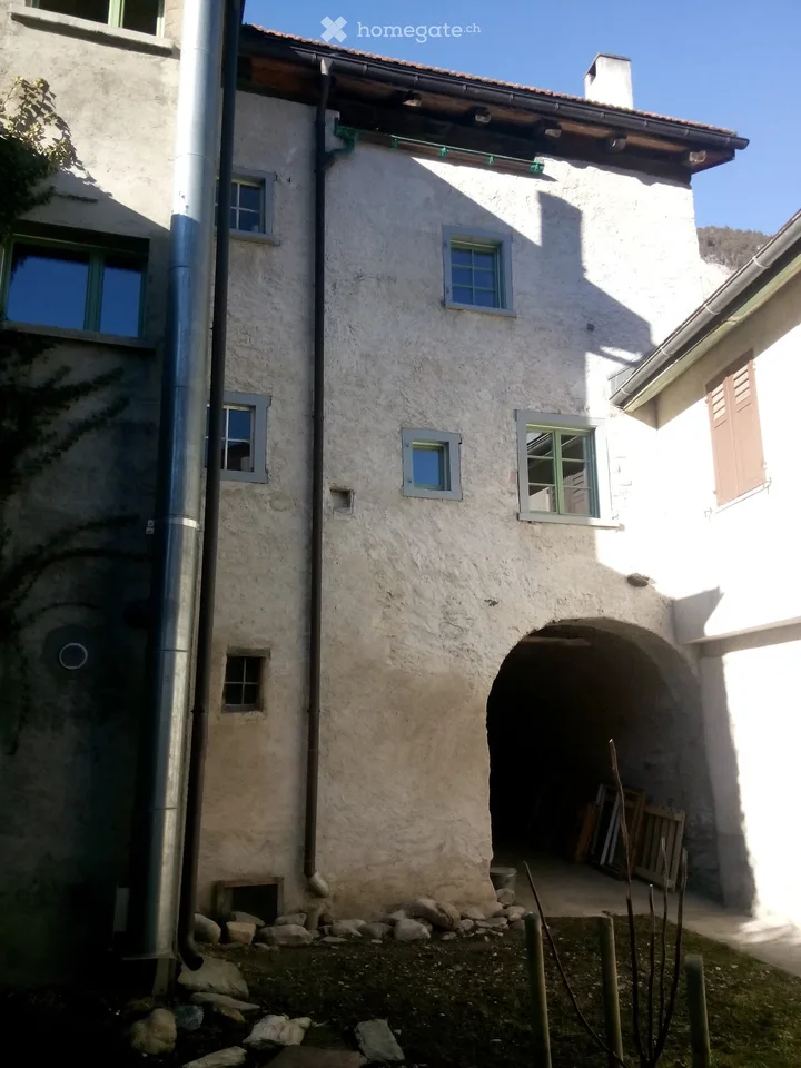 Maison de famille charmante de 7,5 pièces à Felsberg – Bâtiment ancien historique avec confort moderne