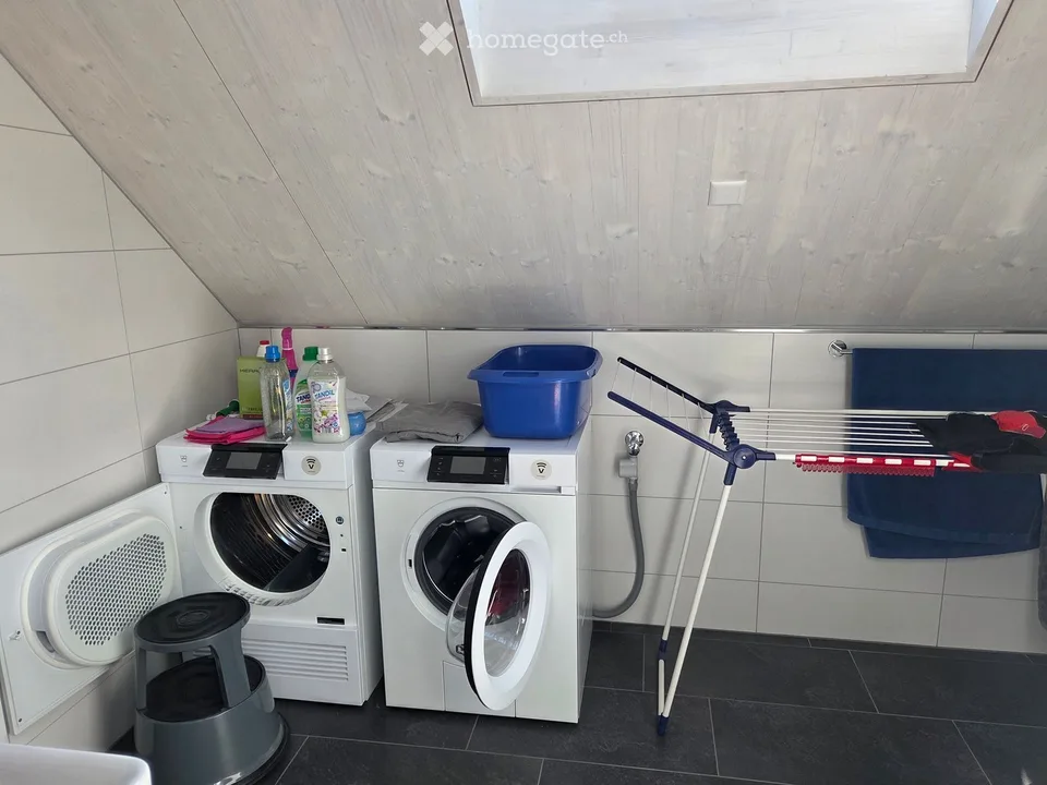 Charmante 4.5-Zimmer-Dachwohnung in Rorbas – modern, ruhig und tierfreundlich  und bezahlbar