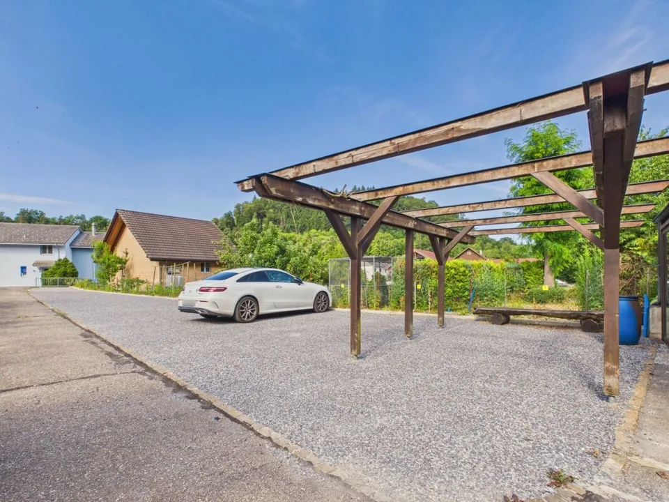 14 Aussenparkplätze an zentraler Lage in Hornussen - ab CHF 80.-/Monat