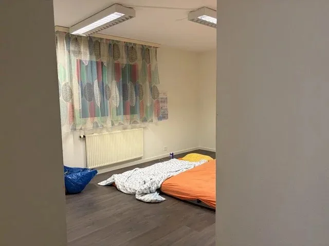 Surface commerciale à louer de suite de 3pièces au rez-de-chaussée